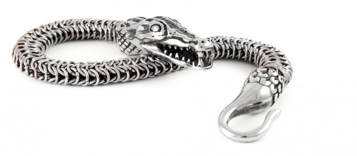 Мужская жесткая цепь с пастью крокодила на руку, бренд Алёна Китаева. Техника кольчужного плетения. Фото.